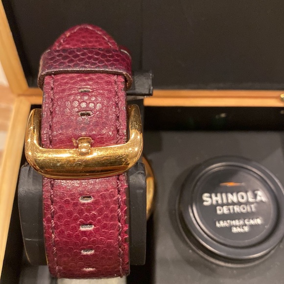 The Runwell 47mm -Oxblood genuine leather band. Sapphire blue dial rose gold. - Picture 5 of 8